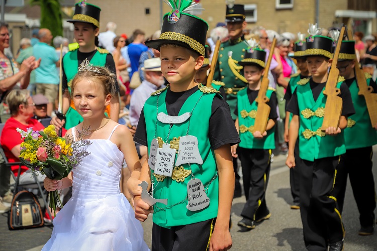 Wat was het tof op het Kinjer-OLS in Born afgelopen dinsdag! Onze fotograaf John Parren maakte supervette foto’s van de kinderen van de Hubertusschool in Herten, De Berensprong in Herkenbosch, De Hovenier in Montfort en De Draaiende Wieken in Posterholt. Bekijk ze op onze Facebookpagina. Jammer genoeg ging de hoofdprijs, het Ummeke, niet naar Roermond […]